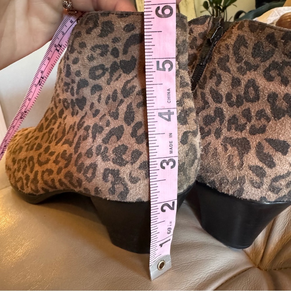 Munro Leopard Print Suede Ankle Booties sz 8.5 - Picture 9 of 9